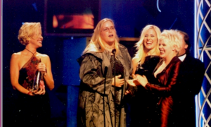  Gibson and the Chicks at the CMA awards in 1999