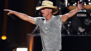 LAS VEGAS, NV - SEPTEMBER 18: Recording artist Kenny Chesney performs at the 2015 iHeartRadio Music Festival at MGM Grand Garden Arena on September 18, 2015 in Las Vegas, Nevada. (Photo by Ethan Miller/Getty Images for iHeartMedia)