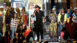 tim-mcgraw-acm-awards-performance