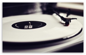 vinyl_record_player_black_and_white-t2